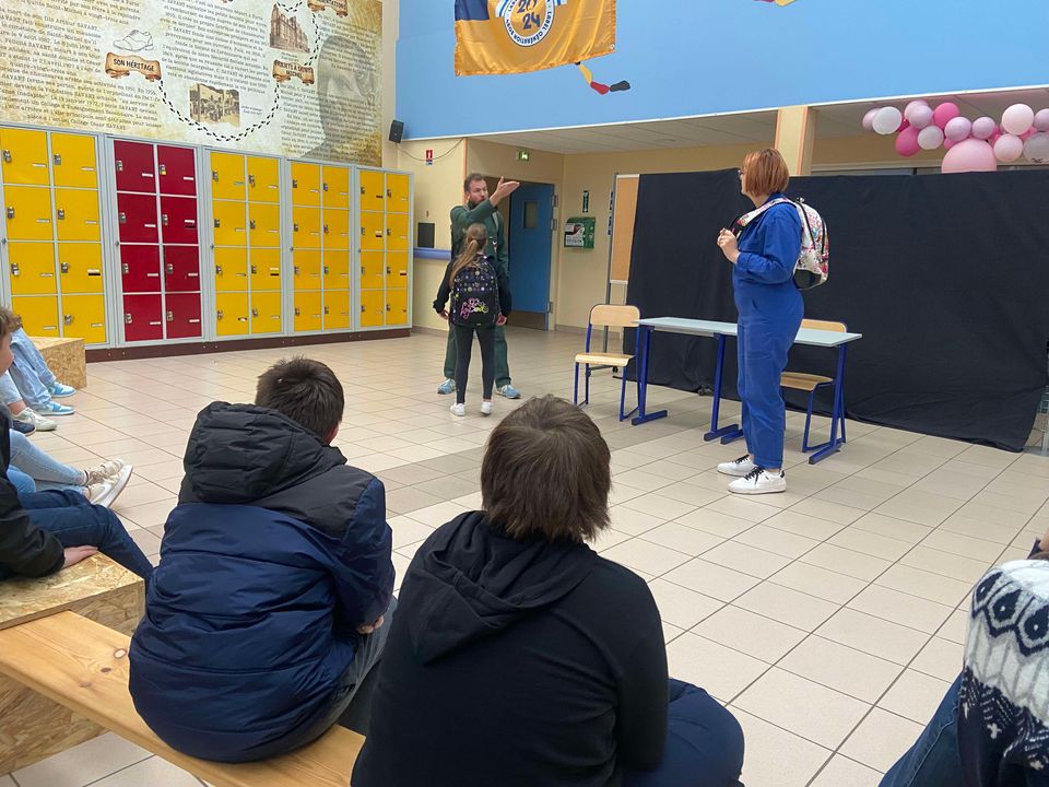 <div>Théâtre forum sur le harcèlement au collège César Savart</div>